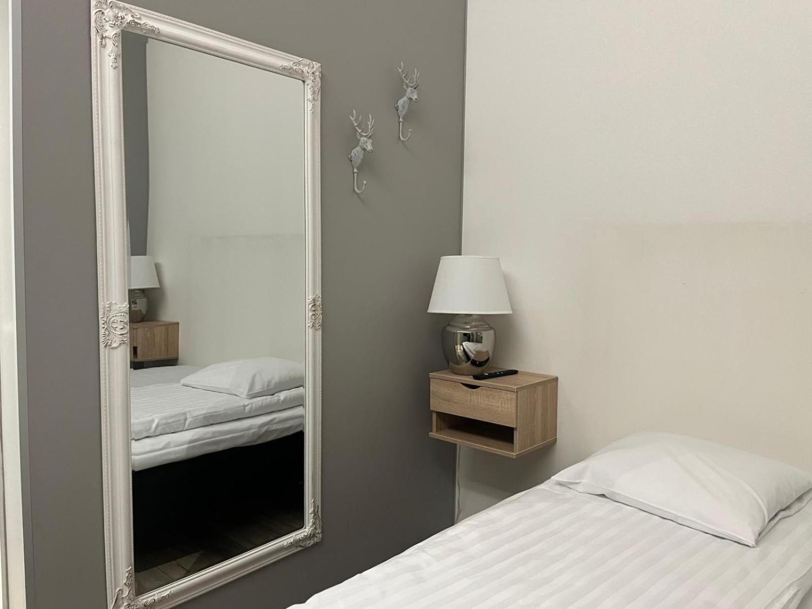רובניימי Crystal Suites מראה חיצוני תמונה