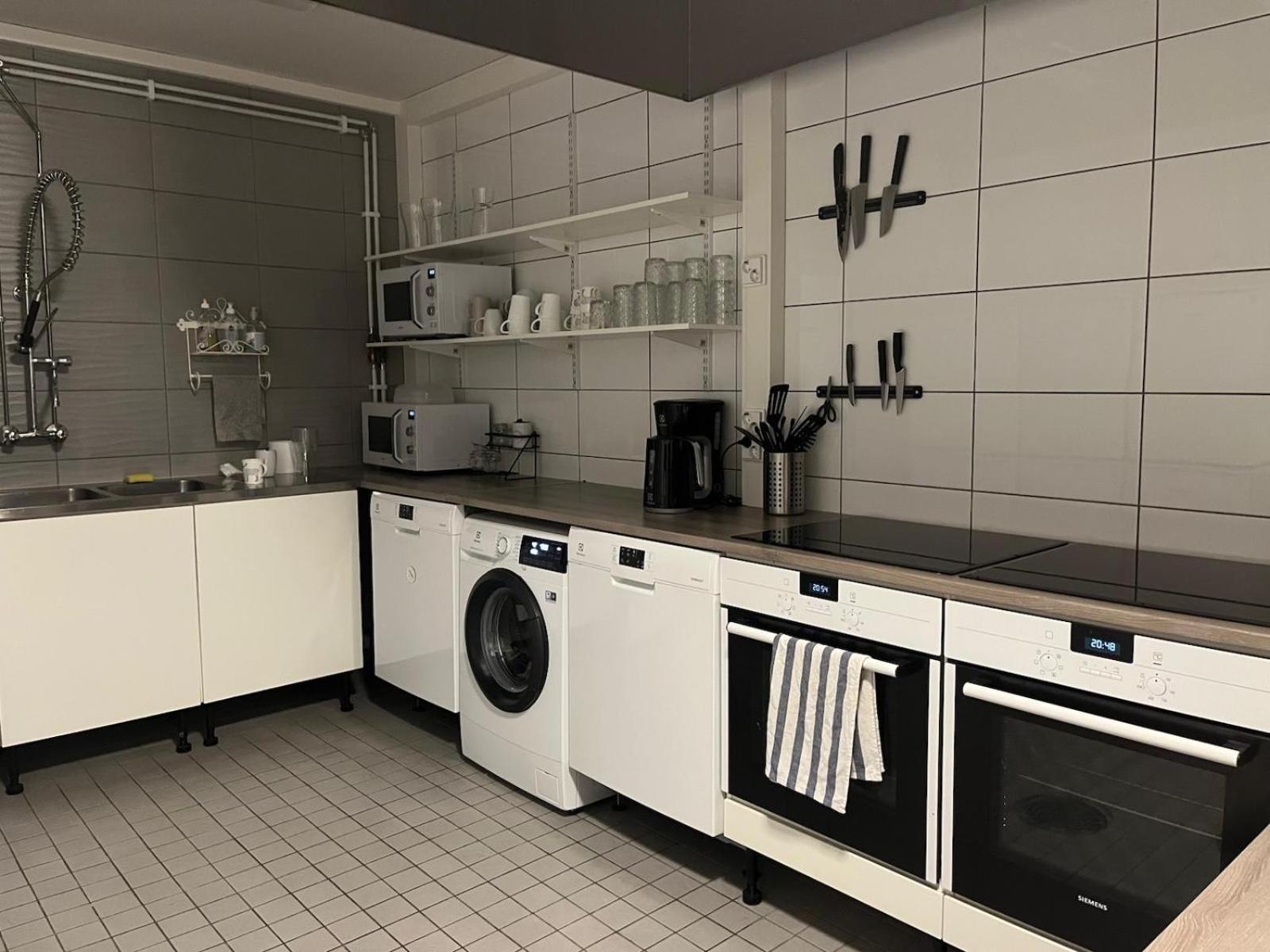 רובניימי Crystal Suites מראה חיצוני תמונה