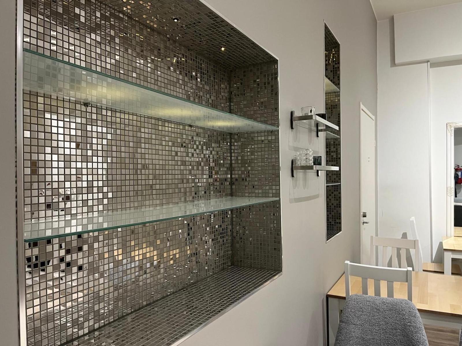 רובניימי Crystal Suites מראה חיצוני תמונה